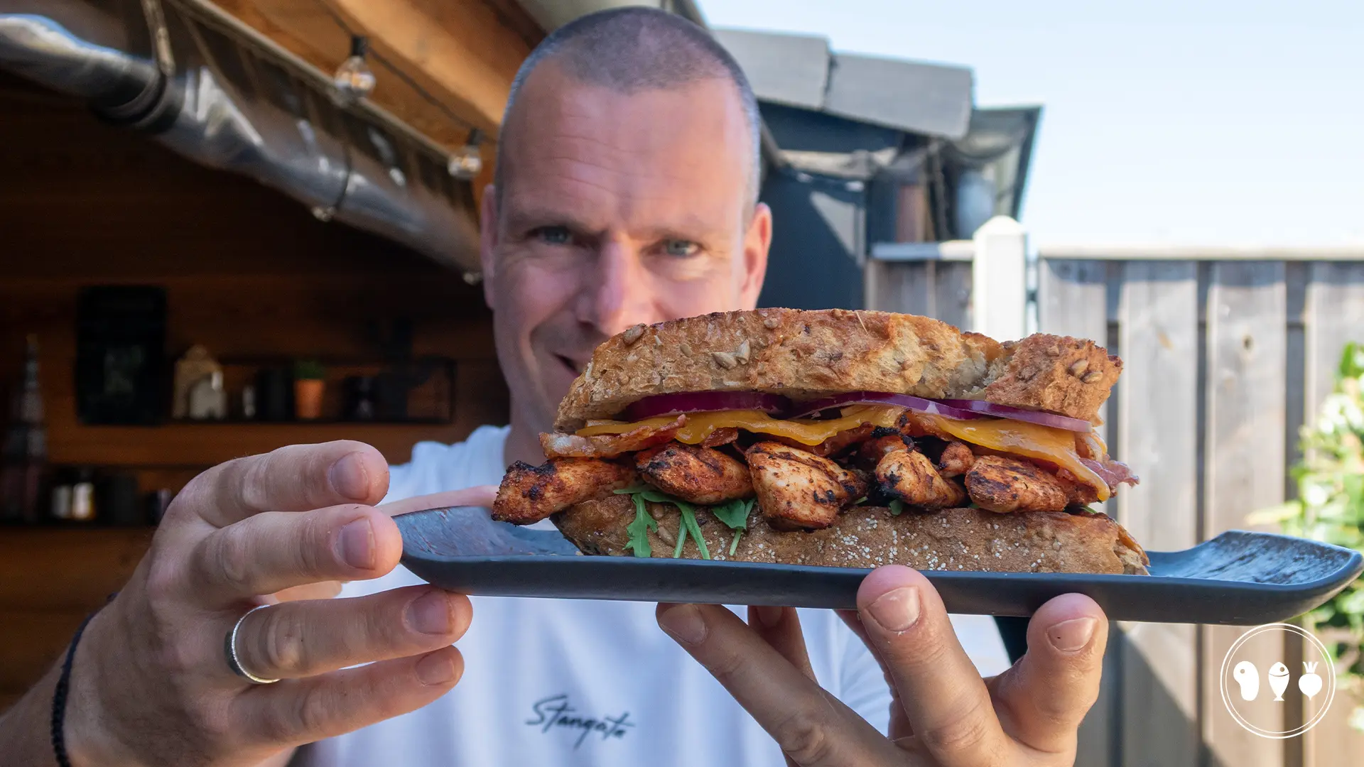 BBQ-recept-broodje-kip-met-sriracha-mayo