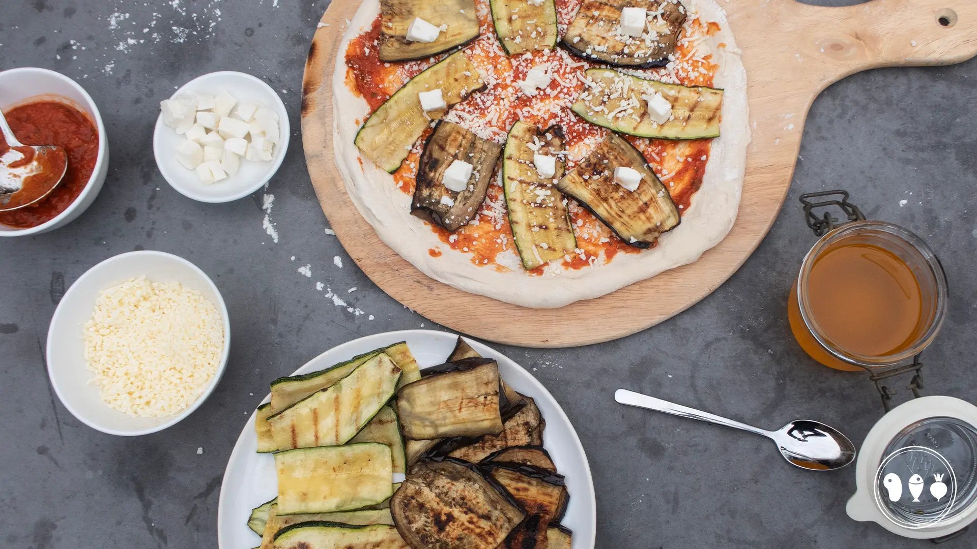 Gegrilde-groente-pizza-met-aubergine-en-courgette