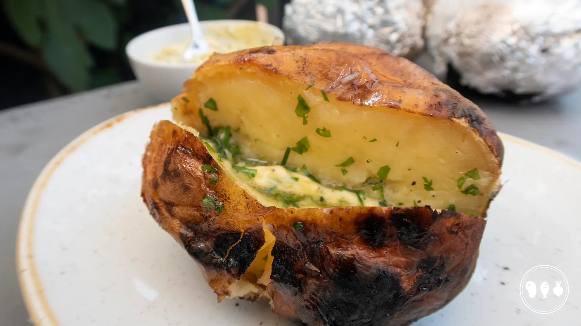 Gepofte-aardappel-van-de-bbq