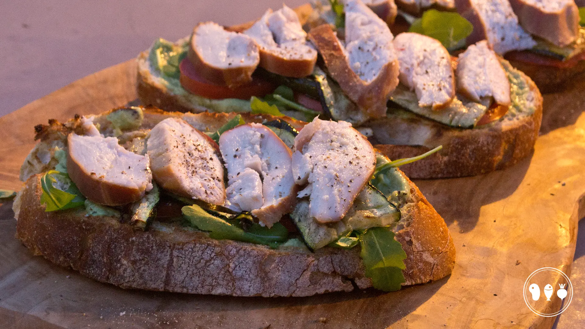 Sandwicht-gerookte-kip-van-de-bbq